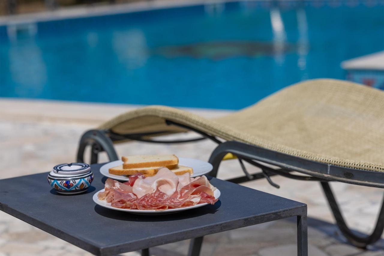 Bed and Breakfast Casa Ulmi Con Piscina Уджано-ла-Кьеза Экстерьер фото